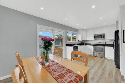 101 Larsen Cir, Vallejo, CA 94589 photo 9