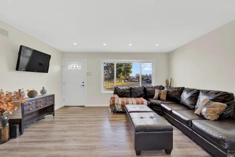 101 Larsen Cir, Vallejo, CA 94589 photo 4