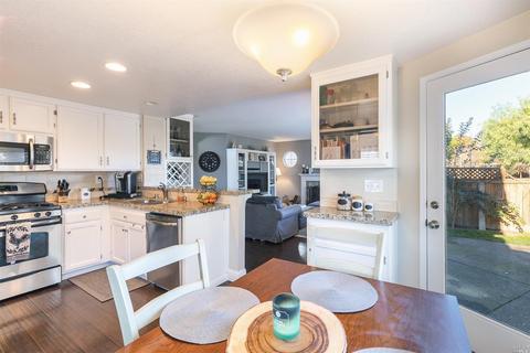 7020 Edinburgh Ct, Windsor, CA 95492 photo 6