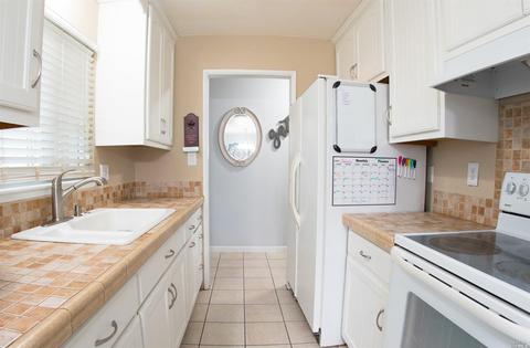 336 W H St, Dixon, CA 95620 photo 4