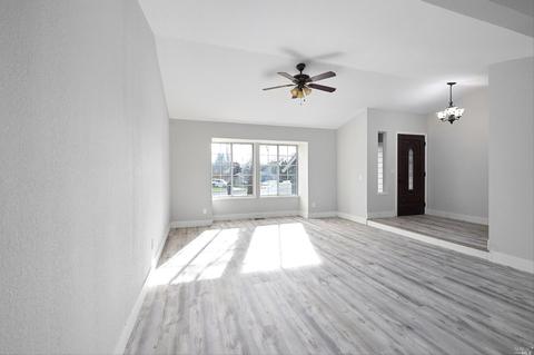 7819 Sparrow Ct, Windsor, CA 95492 photo 11