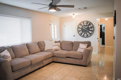1395 Hemingway Ct, Dixon, CA 95620 photo 5