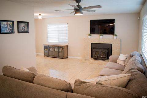 1395 Hemingway Ct, Dixon, CA 95620 photo 4
