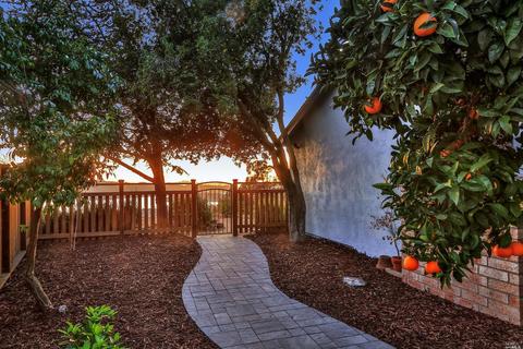 306 Baker Ct, Benicia, CA 94510 photo 3