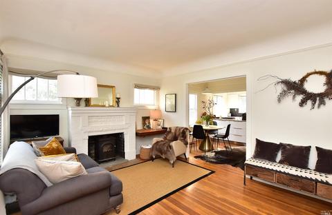 609 E St, Petaluma, CA 94952 photo 2