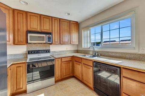 147 Carnation Cir, Vallejo, CA 94589 photo 5