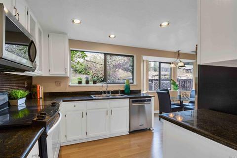 121 Breezewalk Dr, Vallejo, CA 94591 photo 7