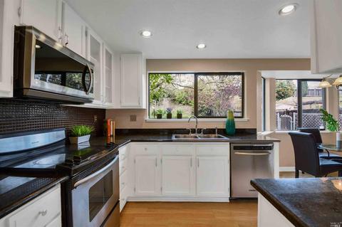 121 Breezewalk Dr, Vallejo, CA 94591 photo 8