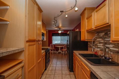 842 Studding Sail St, Vacaville, CA 95687 photo 5