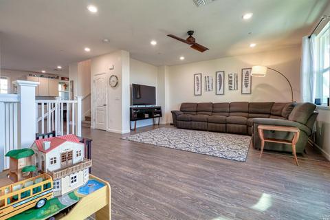 632 Jade St, Petaluma, CA 94952 photo 4