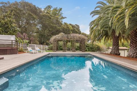 19319 Spring Dr, Sonoma, CA 95476 photo 2