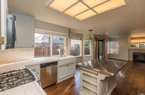 530 Piccadilly Pl, Windsor, CA 95492 photo 12