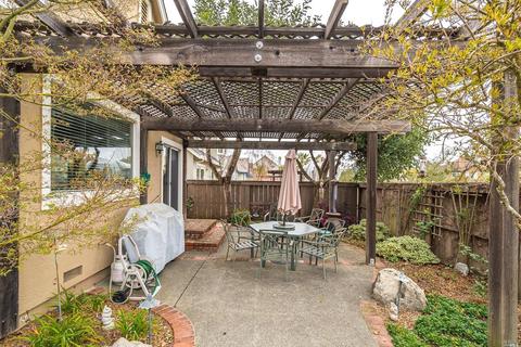 923 Amelia Ct, Windsor, CA 95492 photo 6