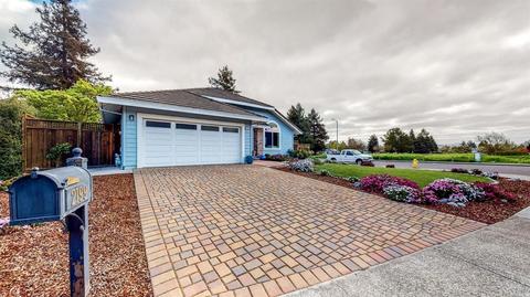 2199 Saint Augustine Cir, Petaluma, CA 94954 photo 3