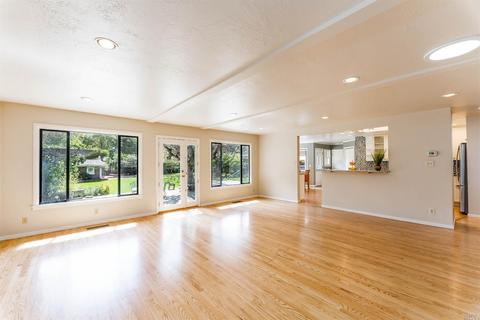 735 Walnut Ave, Ukiah, CA 95482 photo 3
