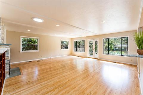 735 Walnut Ave, Ukiah, CA 95482 photo 2