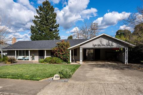 855 Helen Ave, Ukiah, CA 95482 photo 2