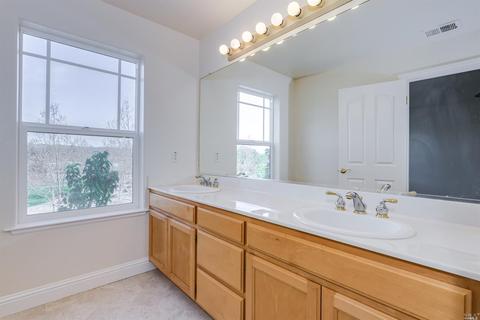 678 Mcclelland Dr, Windsor, CA 95492 photo 9