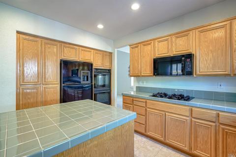 210 Bouquet Cir, Windsor, CA 95492 photo 9