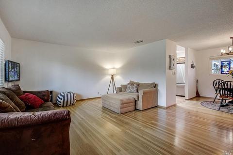 1460 Westminster Dr, Fairfield, CA 94533 photo 4