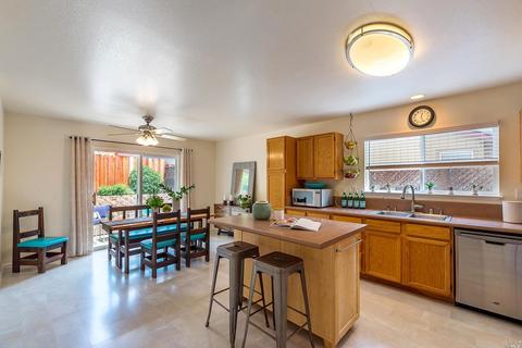 512 Cockspur Ct, Windsor, CA 95492 photo 3