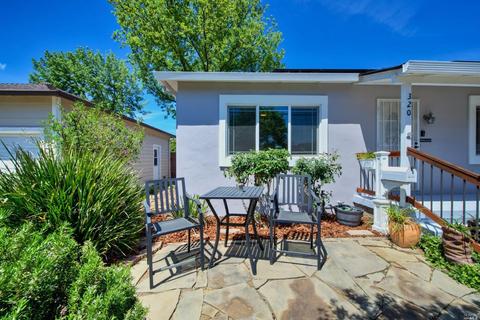 320 Walnut Ave, Vacaville, CA 95688 photo 2