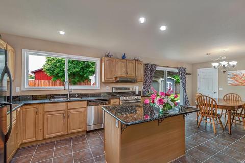 153 Bluebird Dr, Windsor, CA 95492 photo 3