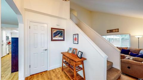 7988 Creekside Dr, Windsor, CA 95492 photo 3