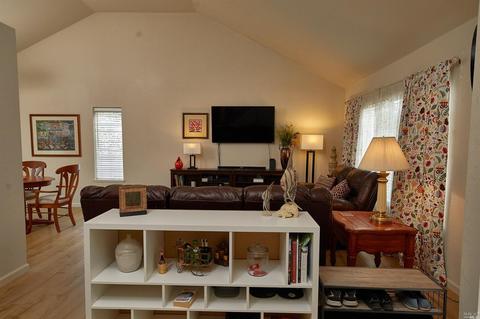 401 Foxwood Ct, Windsor, CA 95492 photo 18