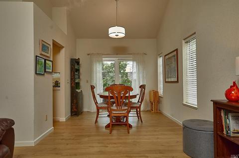 401 Foxwood Ct, Windsor, CA 95492 photo 15