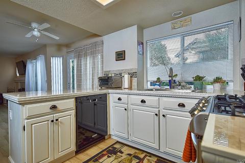 401 Foxwood Ct, Windsor, CA 95492 photo 11