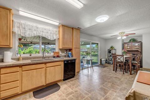 8115 Countryside Ct, Windsor, CA 95492 photo 11