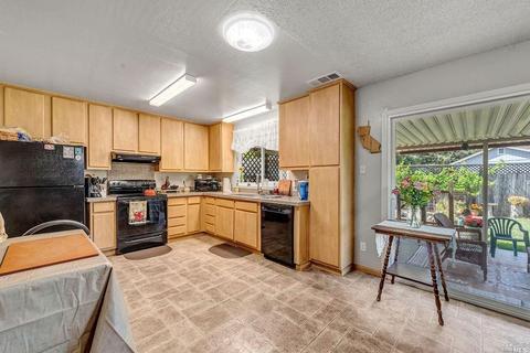 8115 Countryside Ct, Windsor, CA 95492 photo 3