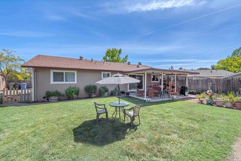 8115 Countryside Ct, Windsor, CA 95492 photo 2