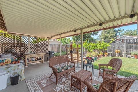 8115 Countryside Ct, Windsor, CA 95492 photo 4