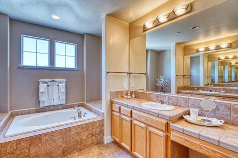 664 Chardonnay Pl, Windsor, CA 95492 photo 24