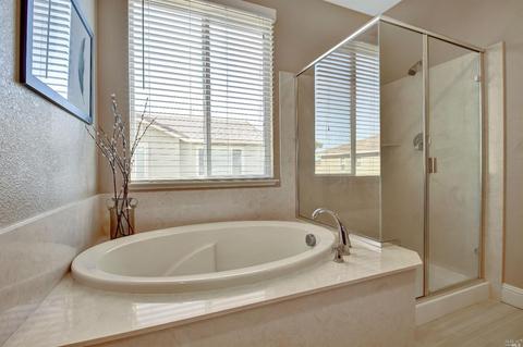 100 Crescent Dr, Vacaville, CA 95688 photo 24