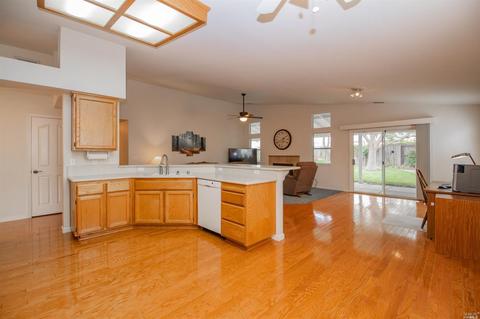 1570 Fulmor Dr, Dixon, CA 95620 photo 2