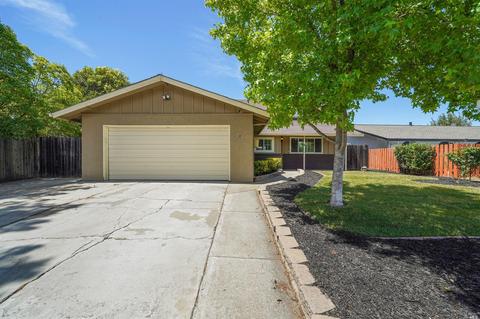 294 Holly Dr, Fairfield, CA 94533 photo 2