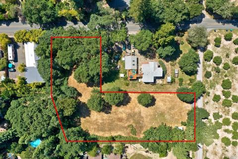 8661 Jeannette Ave, Sebastopol, CA 95472 photo 4