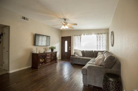 365 Hemlock St, Vacaville, CA 95688 photo 6