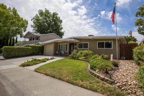 365 Hemlock St, Vacaville, CA 95688 photo 2
