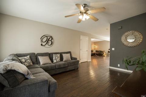 365 Hemlock St, Vacaville, CA 95688 photo 4