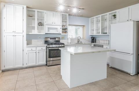 100 Chaffey Ct, Vacaville, CA 95687 photo 5