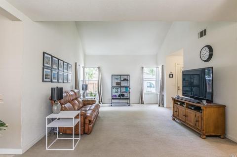 100 Chaffey Ct, Vacaville, CA 95687 photo 4