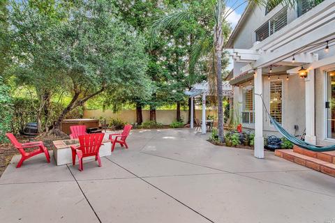 7014 Edinburgh Ct, Windsor, CA 95492 photo 2
