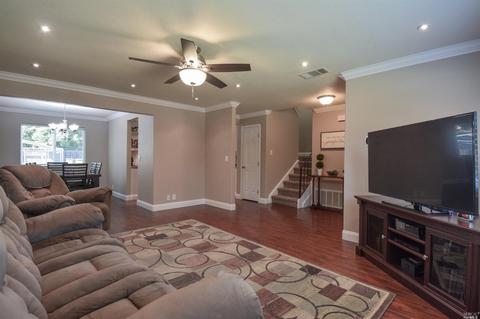 545 E Creekside Cir, Dixon, CA 95620 photo 11