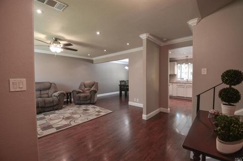 545 E Creekside Cir, Dixon, CA 95620 photo 10