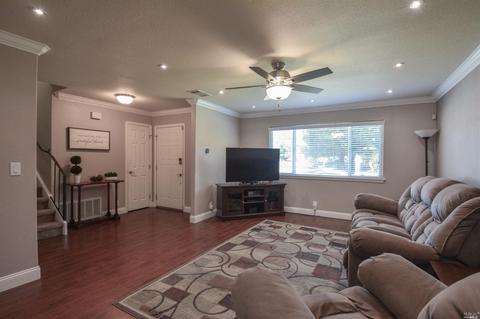 545 E Creekside Cir, Dixon, CA 95620 photo 12