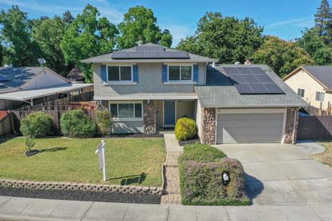545 E Creekside Cir, Dixon, CA 95620 photo 3
